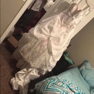 Sweetheart neck wedding dress